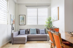 Prime Location at Condado Beach 4br 3 ba - Apt 1 & 4